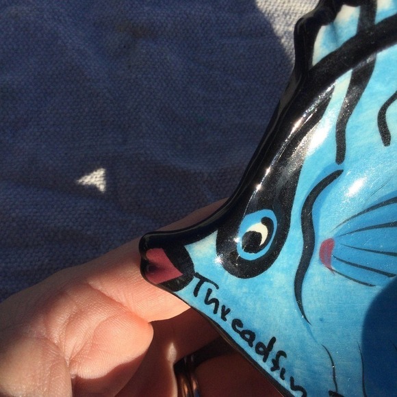 Art pottery ceramic threadfin butterflyfish trinket dish blue yellow signed fish - Picture 4 of 10